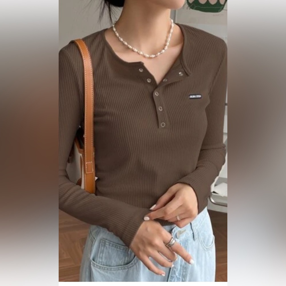 Elegant Brown Ribbed Button-Up‎ Blouse